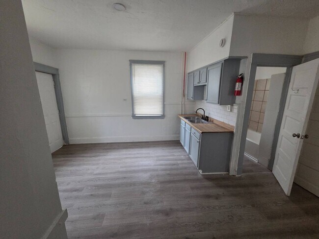 Building Photo - 15322 Yorick Ave