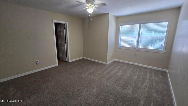 Building Photo - 933 Glastonbury Cir