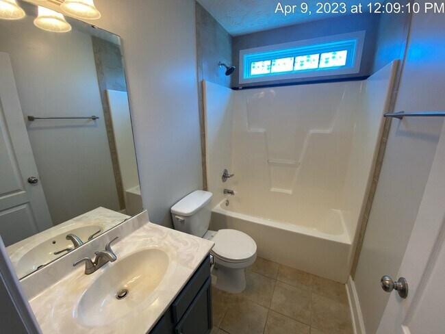 Building Photo - 2126 Queen Elizabeth Ln