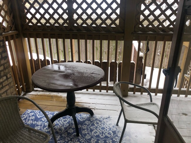 Building Photo - 1415 W Cornelia Ave