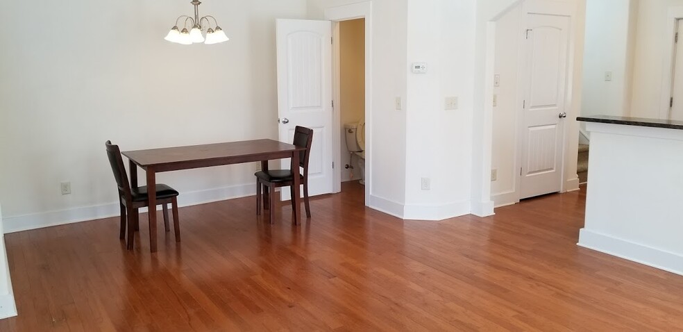 dining area - 2924 New Hill Park Rd