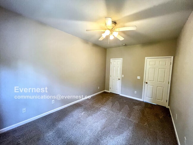Building Photo - 205 Camellia Dr