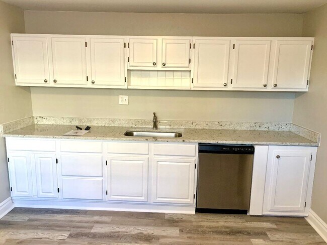 Building Photo - Spacious 4-Bedroom Home in Berkeley – Grea...