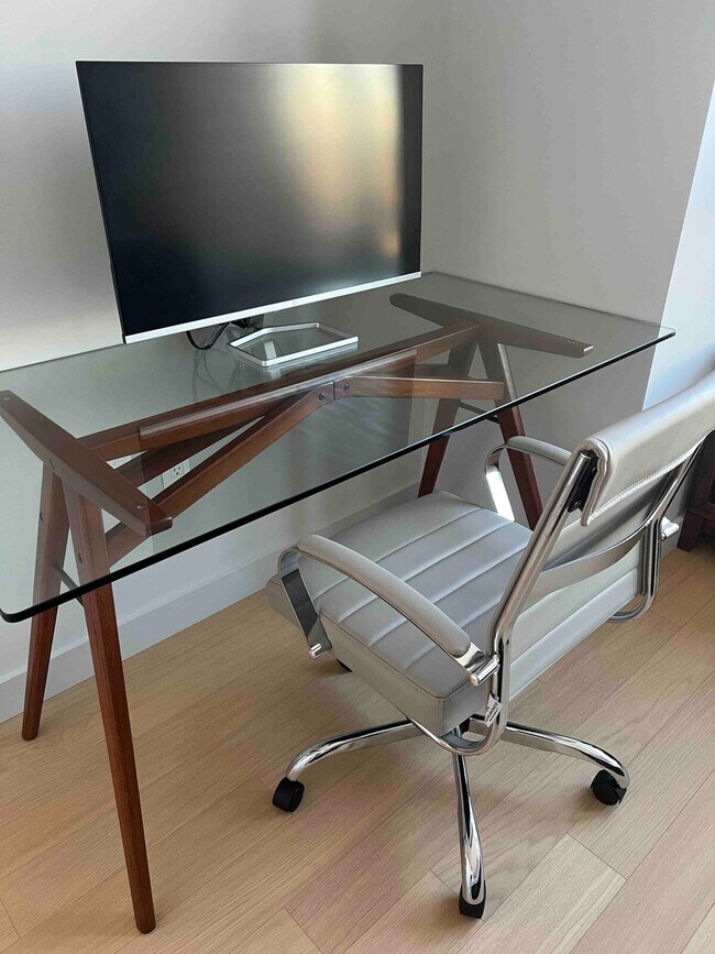 Building Photo - 325 W 34th St.