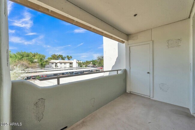Building Photo - 1825 W Ray Rd