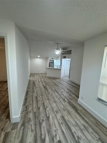 Building Photo - 643 Vista Isles Dr