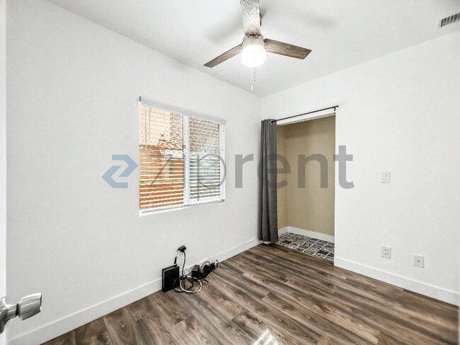 Building Photo - Unit