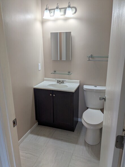 Half Bath 1 - 5350 Camelot Dr