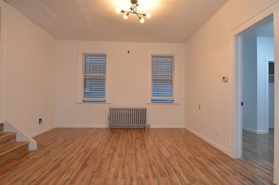 Building Photo - 12 Lake St