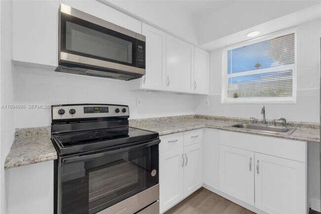 Building Photo - 3051 NW 77th St