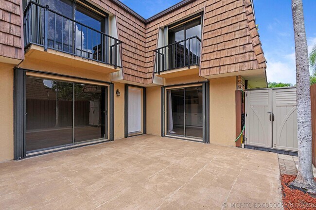 Building Photo - 1405 14th Ln
