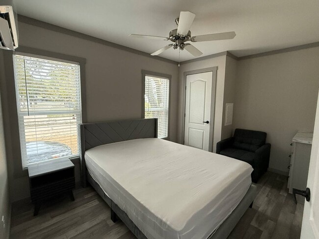 Building Photo - 11 La Posada Cir