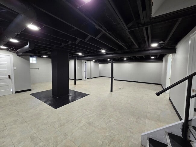 Building Photo - 7230 Beech Ave