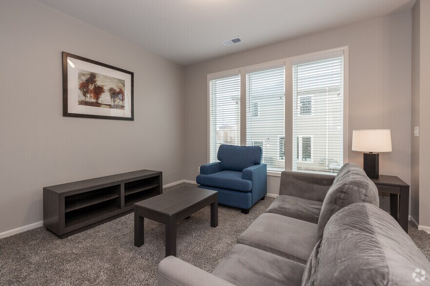 Chapel Ridge Townhomes 3670 NE Akin Dr Lees Summit MO 64064