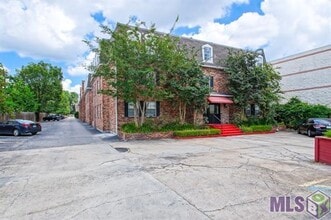 Building Photo - Stylish 2-Bed, 2-Bath Condo in Vibrant Mid...