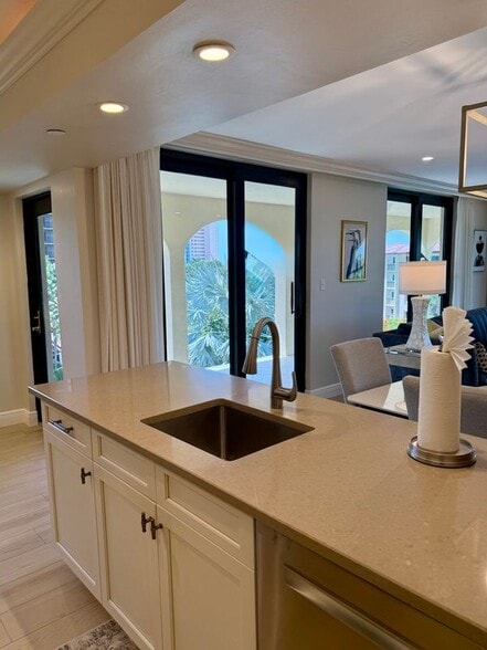 Building Photo - 6020 Pelican Bay Blvd