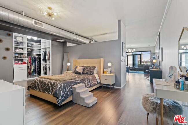 Building Photo - 1111 S Grand Ave