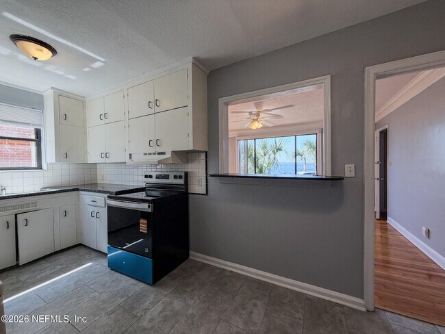 Building Photo - 1733 River Rd