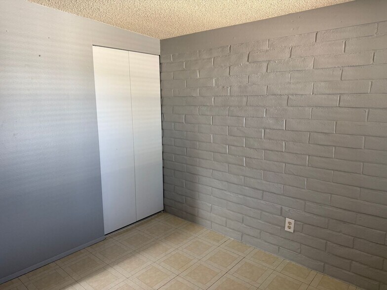 Building Photo - 3412 S Jessica Ave