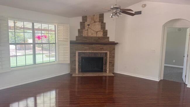 Building Photo - 15028 N 48th Way