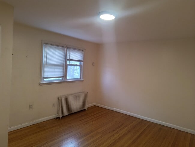 Building Photo - 6105 Meadowview Ave