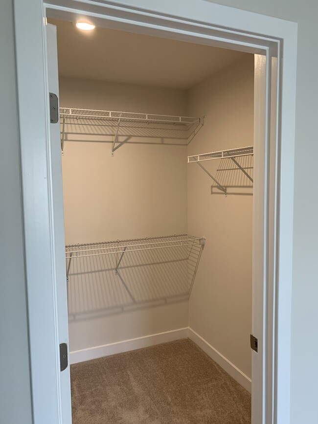 walk in closet - 517 E Union St