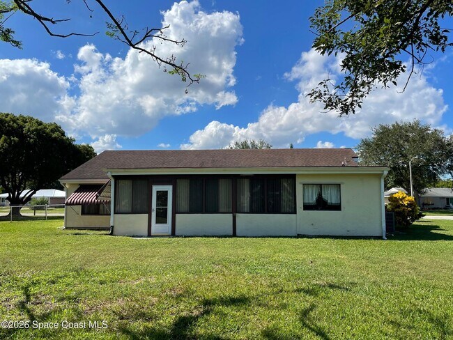 Building Photo - 997 Mariposa Dr NE