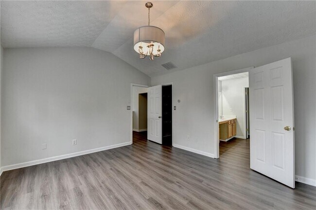 Building Photo - 6670 Island Pointe Dr