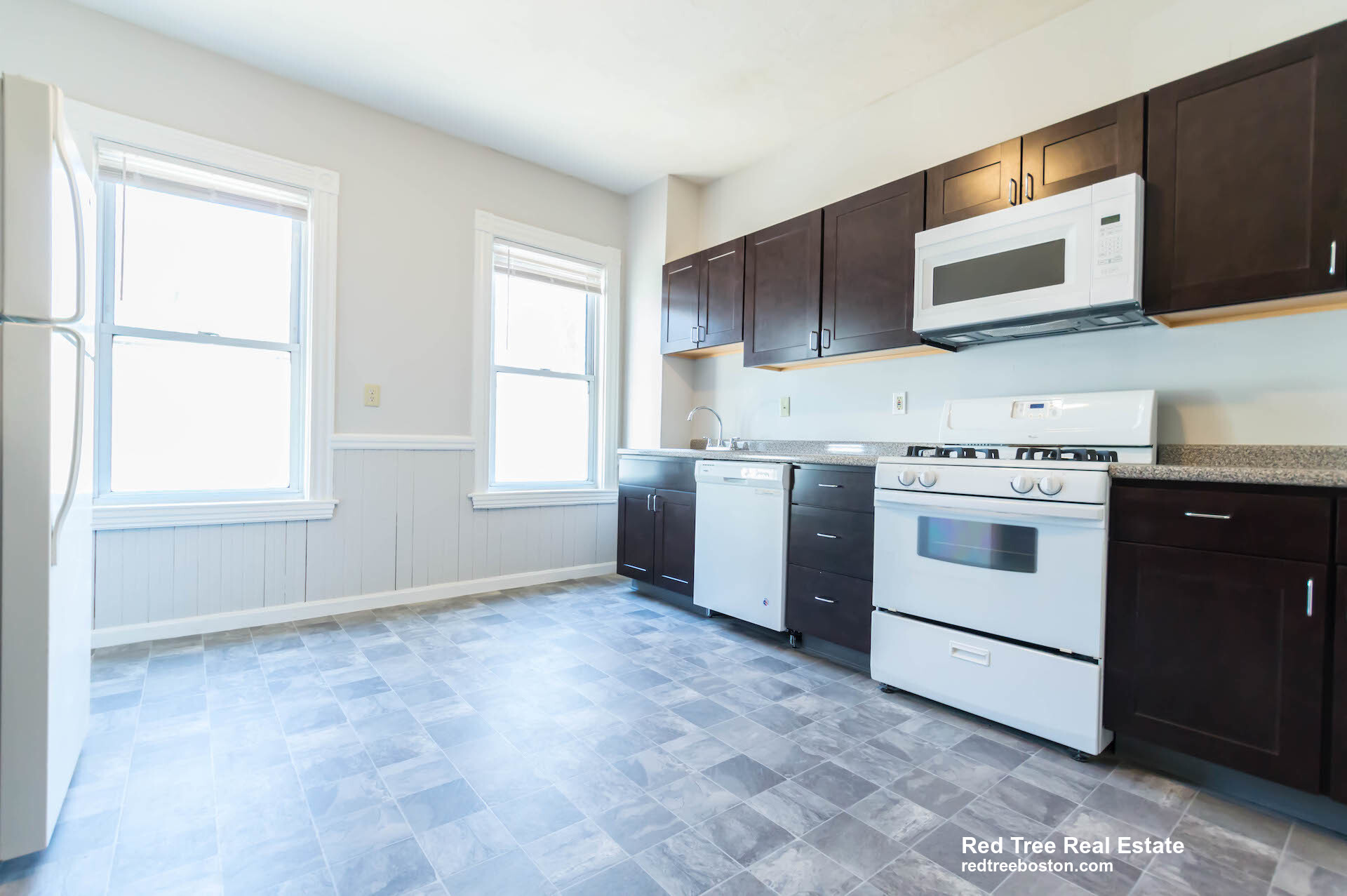 Building Photo - 120 Kenrick St
