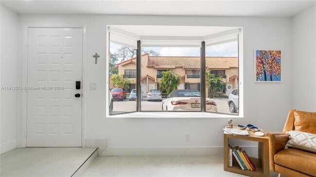 Building Photo - 10011 SW 77th Ct