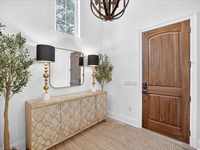 Building Photo - 3161 Club Dr