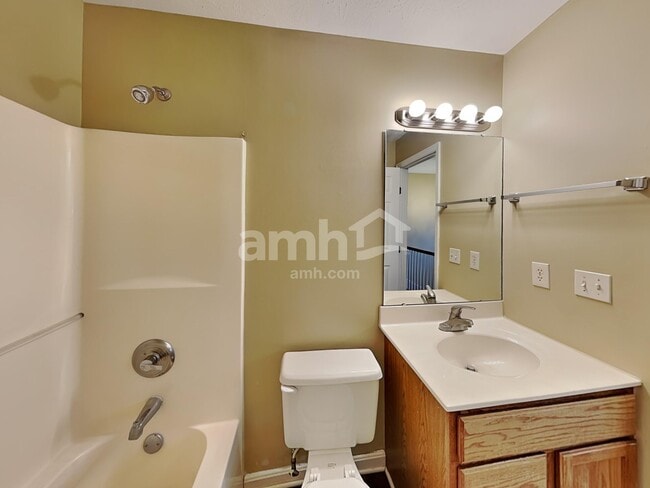 Building Photo - 4695 Woodfield Dr