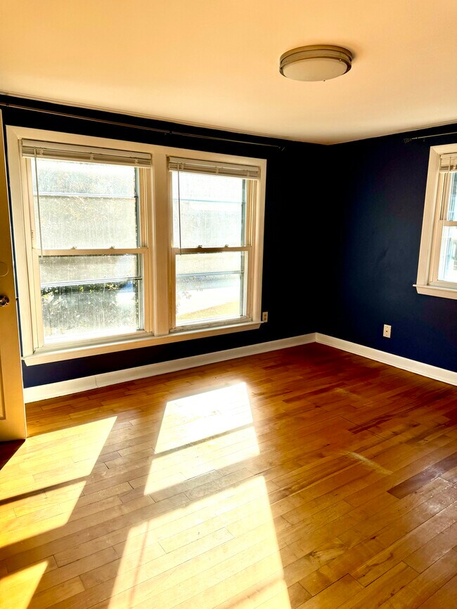 Building Photo - 10 Windorf Cir