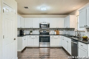 Building Photo - 8919 Walnut Springs