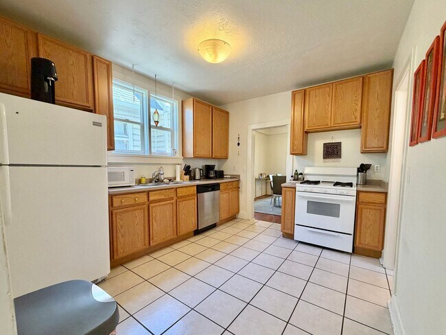 Building Photo - Updated 3-Bedroom Home Near Downtown & University of Utah