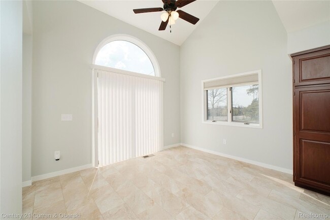 Building Photo - 1083 N Livernois Rd