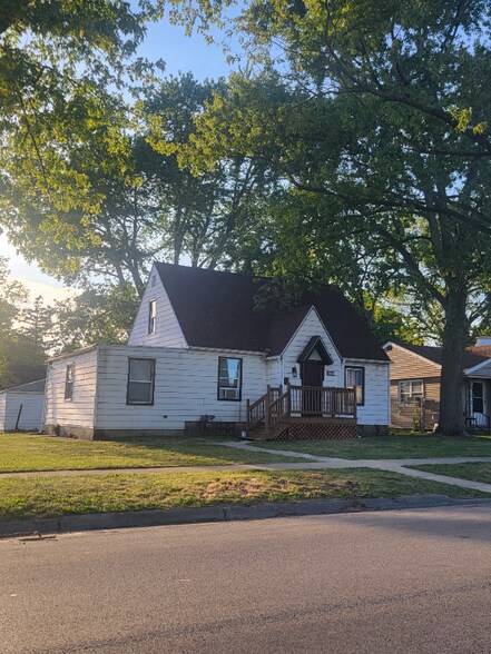 Building Photo - 357 S Gordon Ave