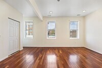 Building Photo - 806 Kennedy St NW