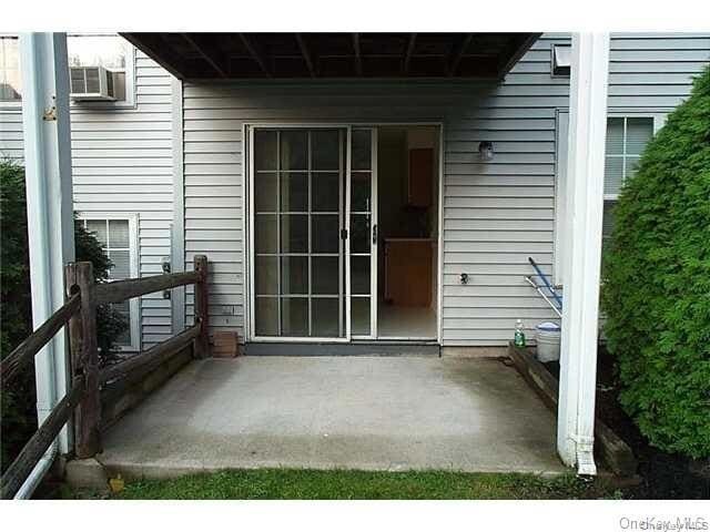 Building Photo - 39 The Knolls