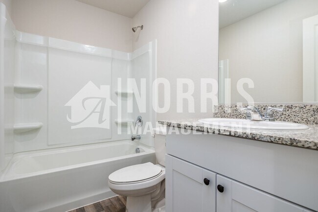 Building Photo - MOVE-IN SPECIAL: Large Home in Coolidge