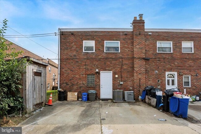Building Photo - 2155 Benson St