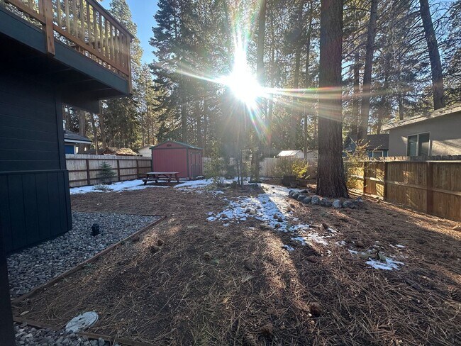 Building Photo - Quaint 3 Bedroom Home with Modern Upgrades- Pet Friendly!