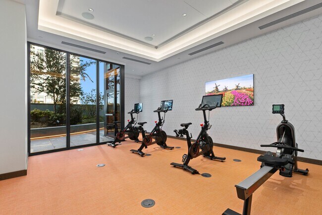 Building Photo - Luxury Executive Condo w/AC in the Heart o...