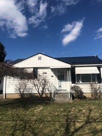 Building Photo - 1432 Youll St