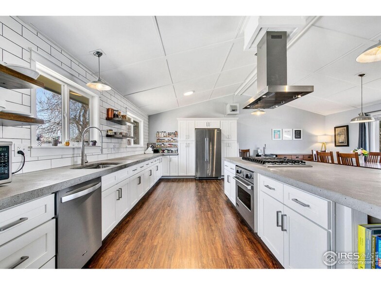 Building Photo - 930 Rocky Mountain Way