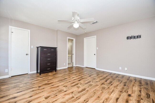 Building Photo - 6354 Del Monte Dr
