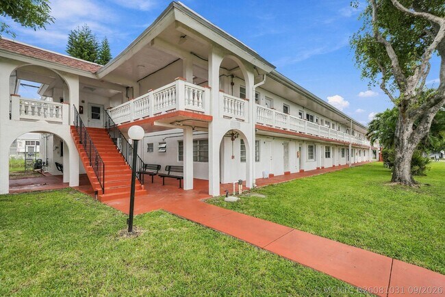 Building Photo - 175 NE 203rd Terrace
