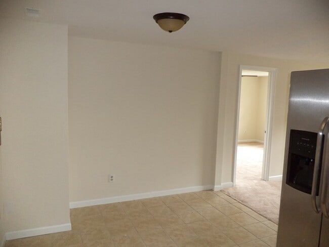 Building Photo - 4 Bedroom Single Family Home in Hampton