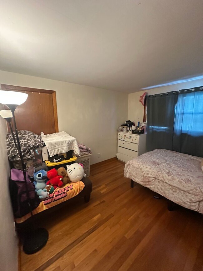 Building Photo - 28 Olcott St