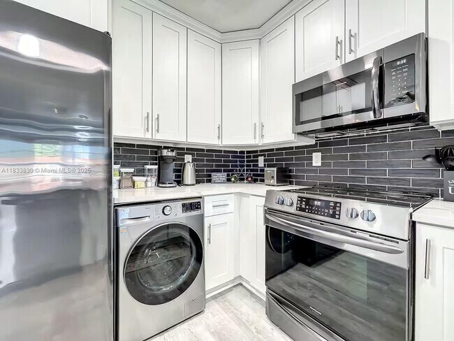Building Photo - 1660 SW 47th Ave